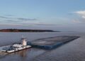 Maior comboio fluvial transporta 62,5 mil toneladas por viagem 