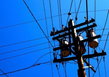 Distribuidoras de energia não querem intermediário para aluguel de postes