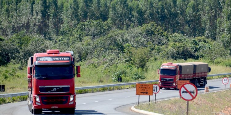 BNDES abre linha de R$ 21,2 bi para renovar frota pesada