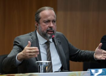 Silveira diz que Petrobras faz ‘lobby inadequado’ contra queda do gás