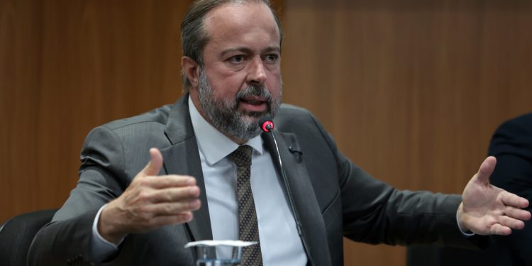 Silveira diz que Petrobras faz ‘lobby inadequado’ contra queda do gás
