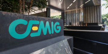 Cemig compra 11 usinas solares por R$ 155 milhões em MG
